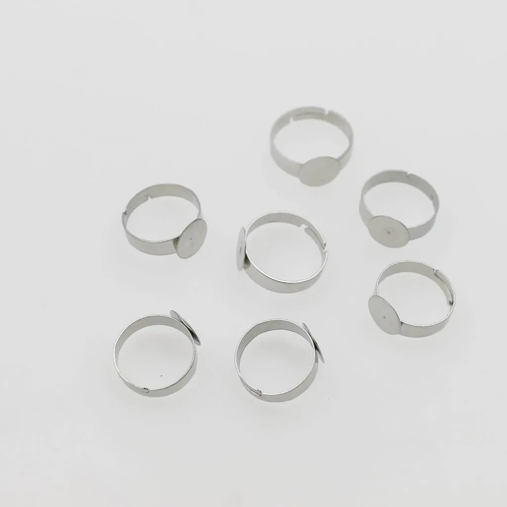 Justerbar storlek Ring Round Base Blank Öppna Ringar Band Ringar Metallmaterial 200PC / Många Tråkig Silverpläterad Fit Smycken DIY För Party Present och Barn Övning