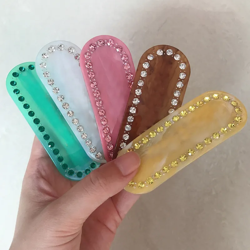 Hot Rhinestone Letter Hair Clip Multicolor Women Letter Barrettes med Stämpel Fashion Hair Tillbehör för Presentfest