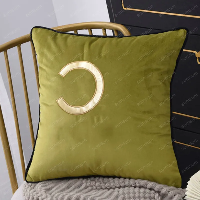 Letter Square Cushion Designer Decorative Pillow Luxurys Designers Cushion Fashion Pillow Home Decorate Four Seasons D2110147Z