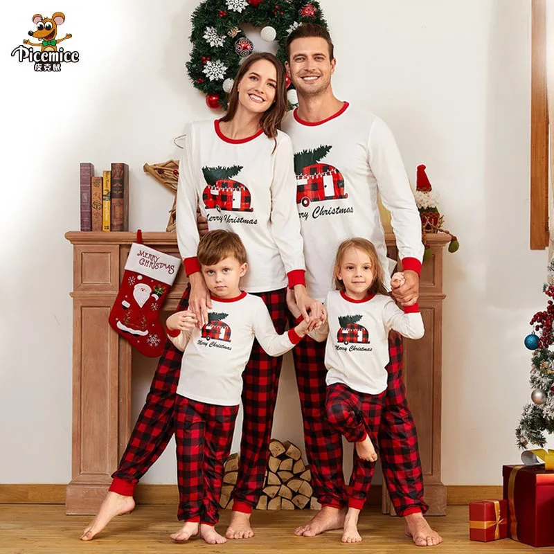 New Year 2020 Christmas Family Look Fatehr Son Mother Family Matching Outfits Daughter Men Women Child Pajamas Clothes Set LJ201111