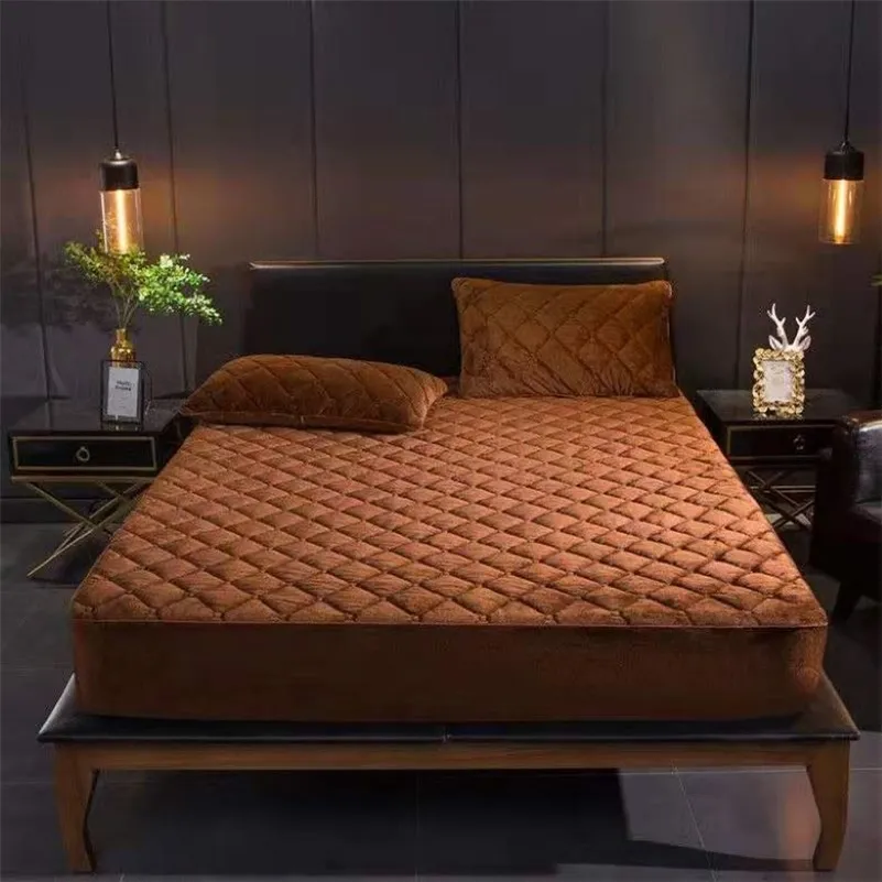Velvet Thicken 퀼트 매트리스 커버 솔리드 컬러 퀼트 침대 장착 시트 퀸 킹 더블 침대 덮개는 베갯잇을 포함하지 않습니다 201218