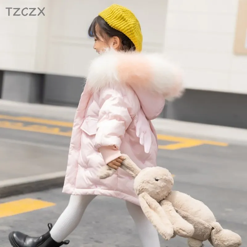 겨울 소녀 아래로 자켓 새로운 패션 작은 천사 모델 어린이 코트 중간 길이 두꺼운 흰색 오리 아래로 아기 착용 LJ201120