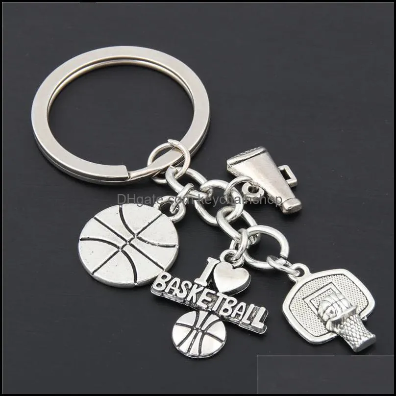 Schlüsselanhänger Modeaccessoires Ich liebe Fußball Basketball Baseball mit Fußballschuhen für Auto Handtasche Tasche Cowboy Geschenk Kleeblatt Charms Ke3022