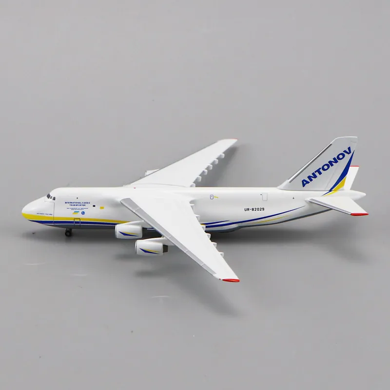 Metal Airplane Model: 1:500 Scale Heavy Transport From Jiao09