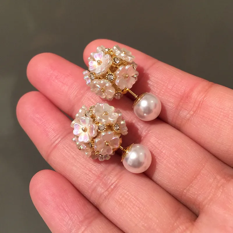 Orecchini a bottone eleganti con perle di diamanti, graziosi fiori di conchiglia dal design unico e alla moda, per donne e ragazze, a doppia faccia