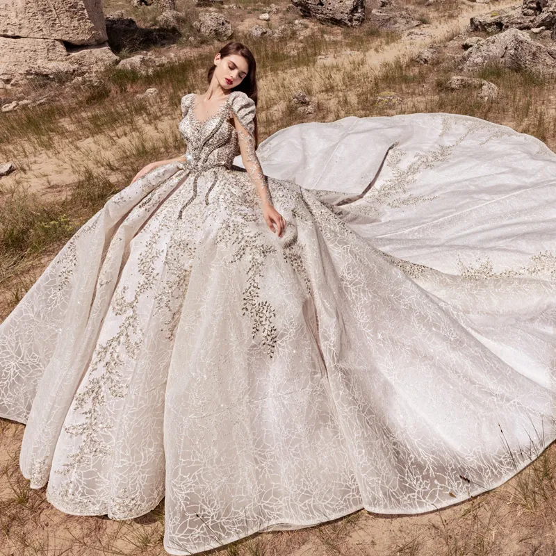 Luxury Crystal Ball Gown Wedding Dresses Beading V Neck Long Sleeve Bridal Gowns Lace Appliqued Beads Tiered Wedding Robes