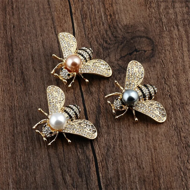 Crystal Pearl Bee Brooches for Women Cute Insect Brooch Pins White Alloy Bohemian Style Gift for 2024
