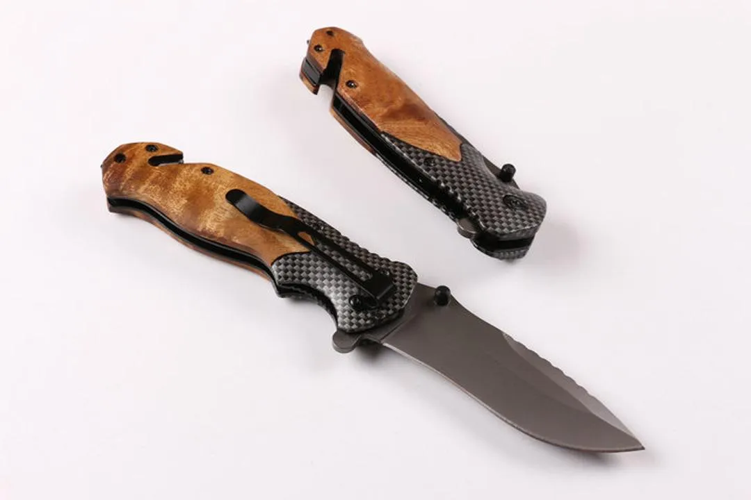 Coltello pieghevole tattico ad apertura rapida Brown X50 Coltello da campeggio tattico grigio Titaniun Lama in acciaio + manico in legno con scatola di carta al dettaglio