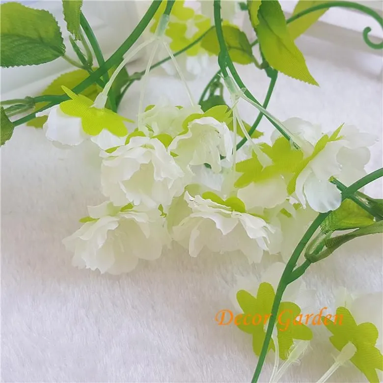 模様さくらさのつる緑の植物の花のつるの結婚式今サウンドレイアウトの花のフレームの空調ダクトの装飾杖チェリー