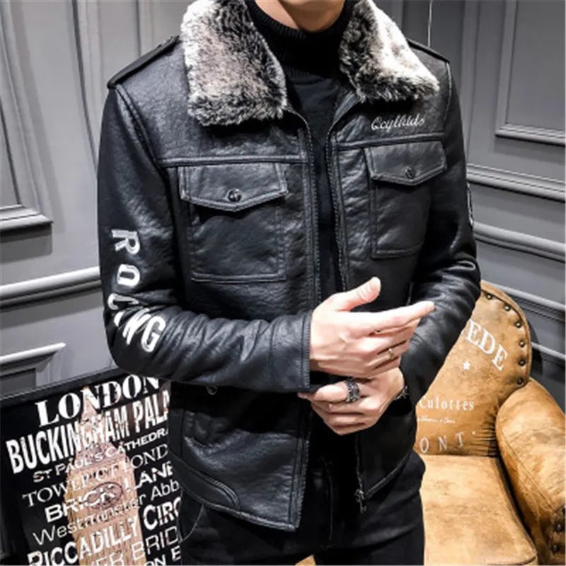 Giacca da uomo con collo in pelliccia sintetica Designer PU Pelle addensata Cappotti invernali Abbigliamento Moda Trend Fleece Lettera Ricamo Giacca da motociclista Capispalla