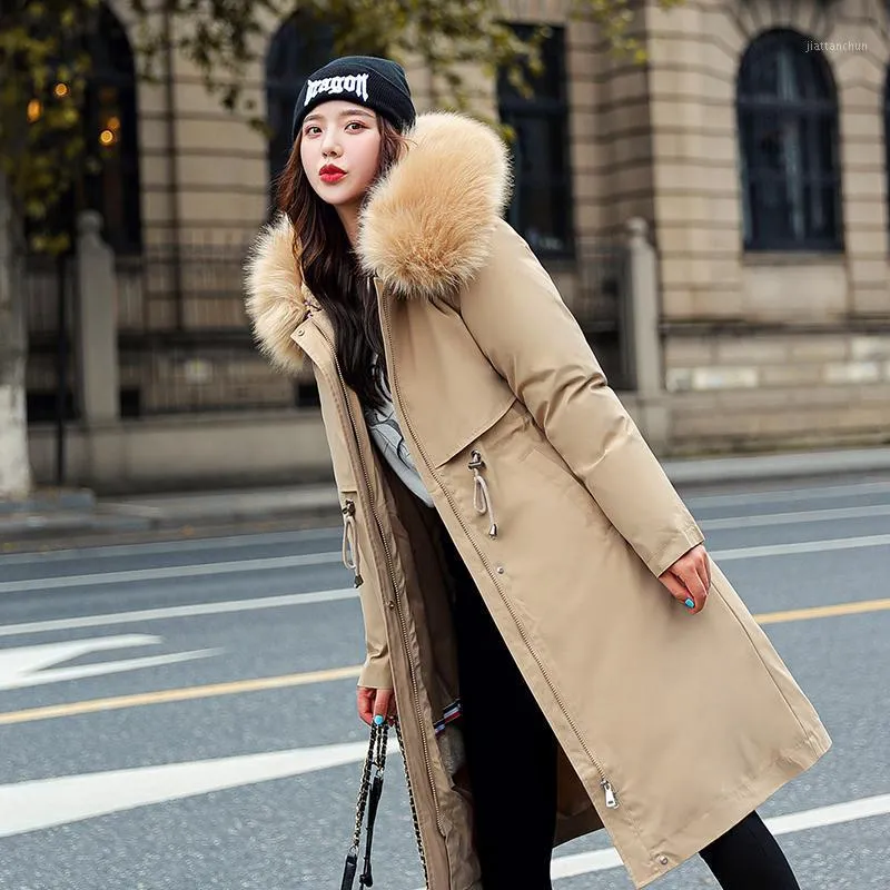 Femenina Down Parkas 2021 Fashion Winter Chaqueta Mujeres Gran peluche con capucha gruesa y larga capa femenina delgada