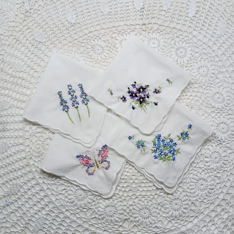 Heimtextilien Set mit 12 Damen-Taschentüchern aus weißem Baumwollstoff, Hochzeits-Taschentüchern, Einstecktuch mit Muschelkanten, bestickt mit Blumenmuster, 30,5 x 30,5 cm