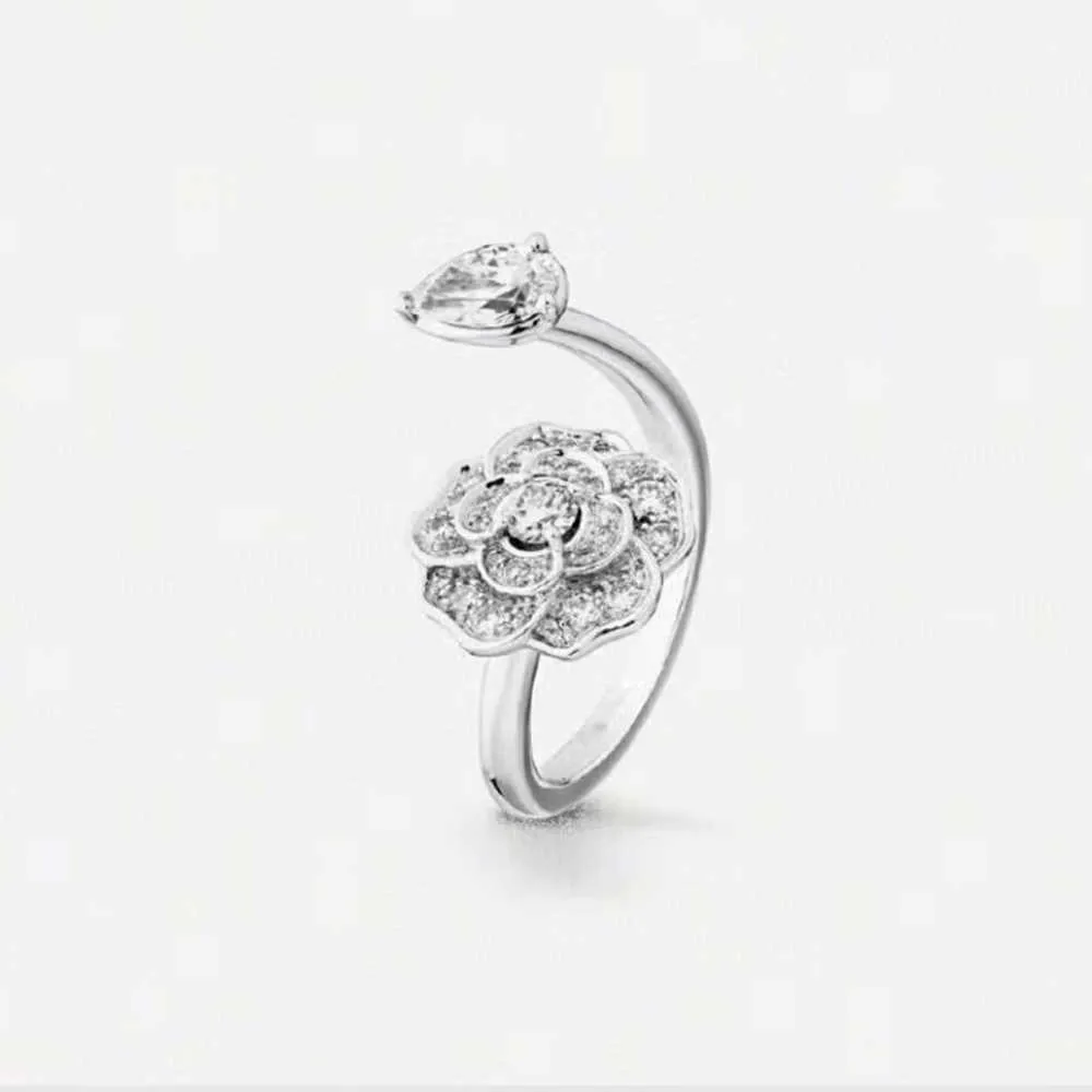 Neuer Muster-Kamelien-Ring für Damen, wunderschön und wunderschön, S925-Sterlingsilber, glänzend, platiniert, zart, luxuriös