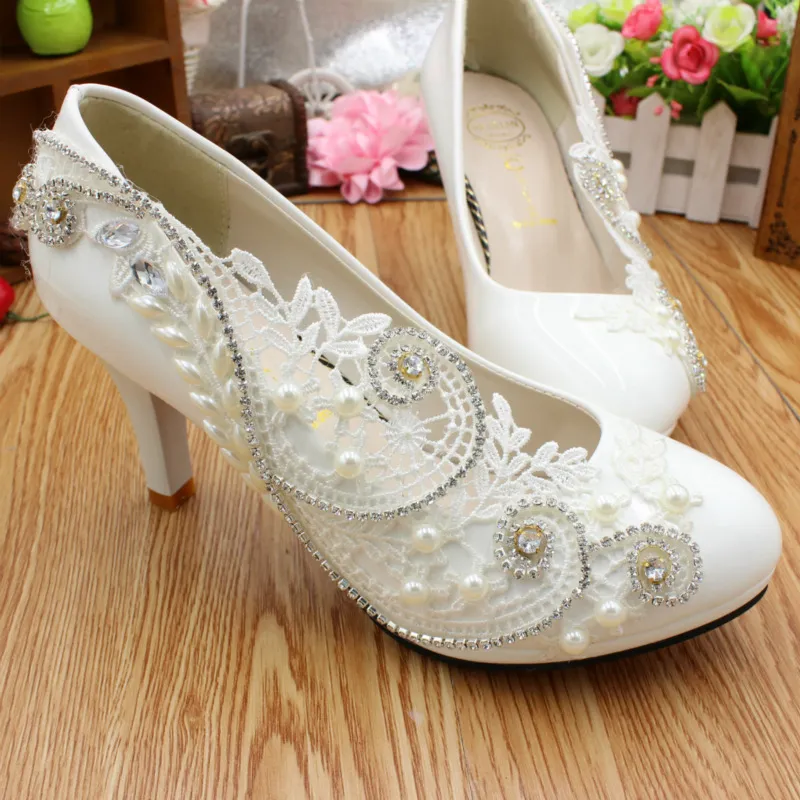 Custom Made Bridal Wedding Shoes 2021 Platforms Kitten High Heel Lace Pearls Crystals White Party Shoes for Brides Bridesmaid Round Toe
