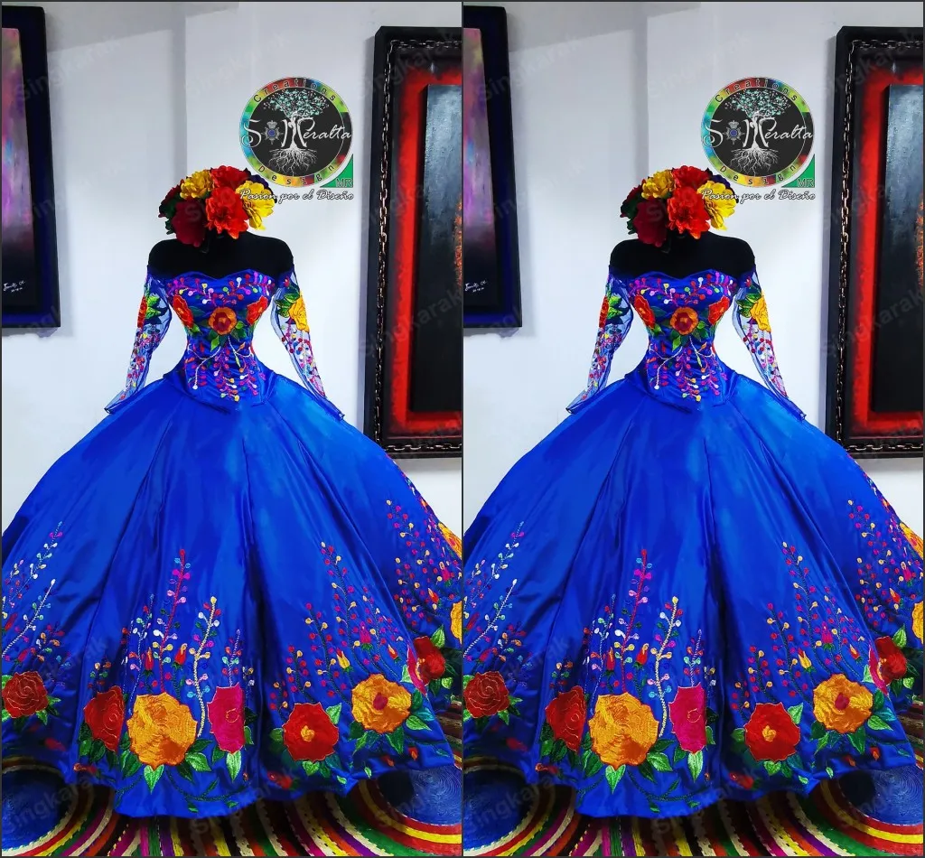 2022 Vintage Royal Blue Mexican Sweet 16 Klänningar Charro Flower Broderad Satin Off The Shoulder Quinceanera Klänning Illusion Långärmad