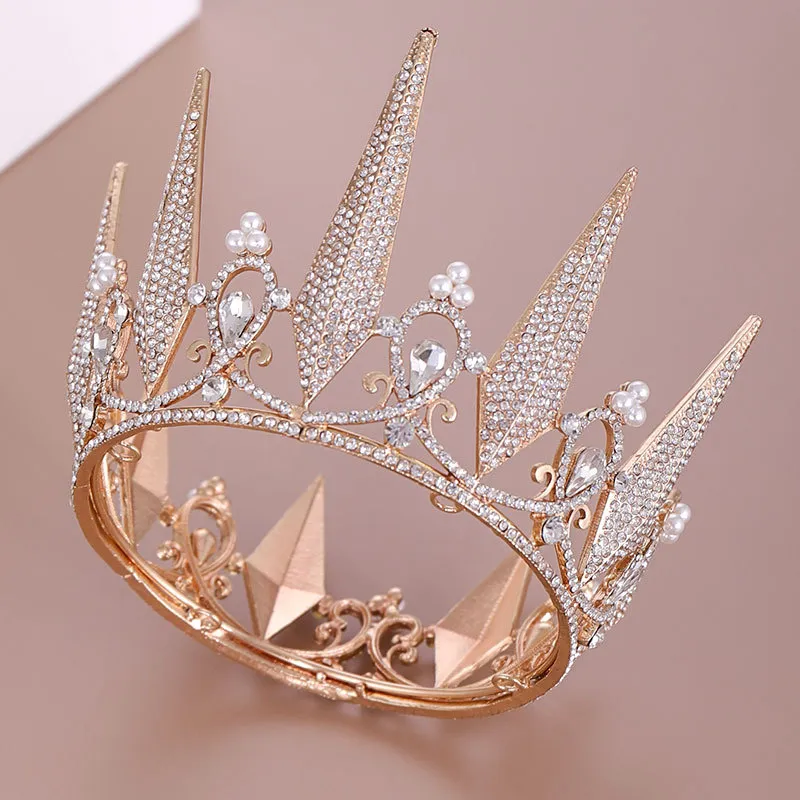 2021 Nowa piękna księżniczka nakrycia głowy Chic Bridal Tiaras Akcesoria Oszałamiające kryształy Perły Ślubne Tiaras i korony 12113