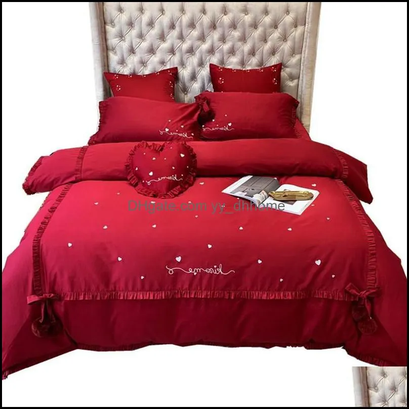 Ensembles de literie Fournitures Textiles de maison Jardin Rouge Coton Satin Kingsize Ensemble Belle Broderie Volants Couette Er Couette Gland Coréen Pri