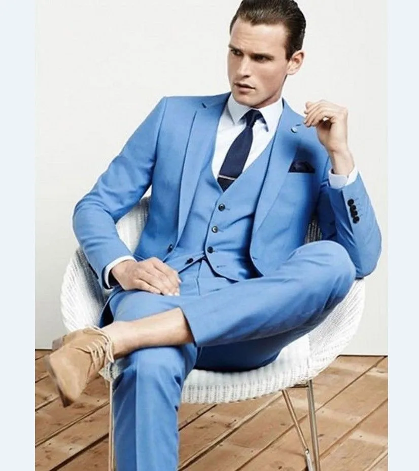 Guapo y fresco Terno a medida trajes de moda para hombres solapa de muesca delgada un botón cielo chaqueta pantalón chaleco azul marino Bule pañuelo de corbata