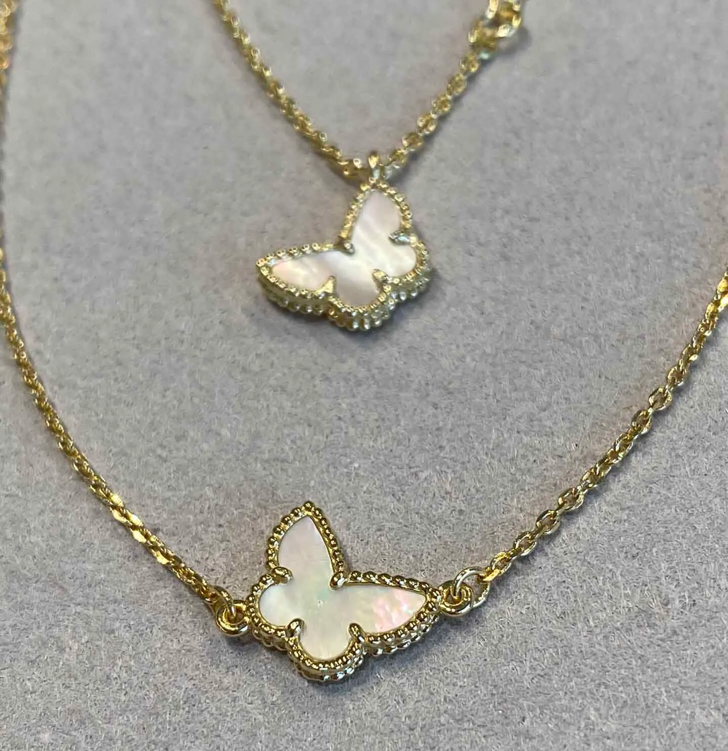 2021 Nieuwe Collectie V Gold Material Butterfly Shape Armband en ketting met witte Shell voor Dames Engagement Sieraden Gift Gratis Verzending