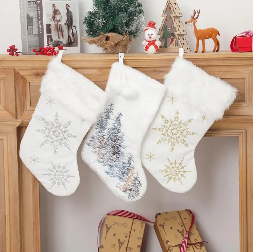 Grandes chaussettes de Noël Flocon de neige blanc en peluche Chaussettes du Nouvel An Cadeaux de bonbons pour le Nouvel An Chaussettes de Noël Décorations de cheminée DHL