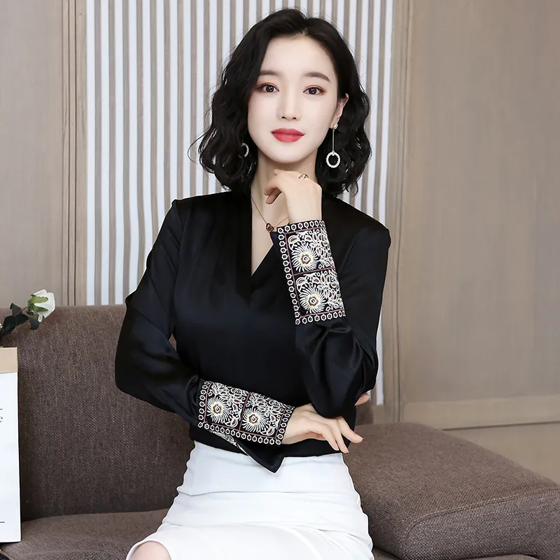 Korean Silk Women Shirts Women Satin Blouse Shirt Plus Size Elegant Woman Long Sleeve Embroidery Blouses Womens Tops and Blouses 210315