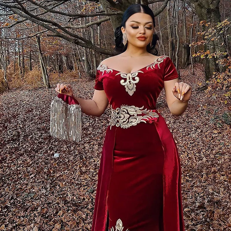 Burgundy Arabic Mermaid Velvet Evening Gowns With Split Appliques