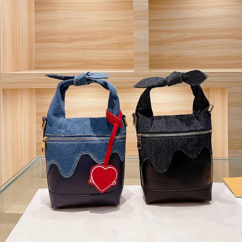 Luxurys mini Totes Denim Stitching Fashion Canvas Nigo Handbag Cowhide Heart Pendant Letter Embroidery Crossbody Bag Men Women Wallet With box