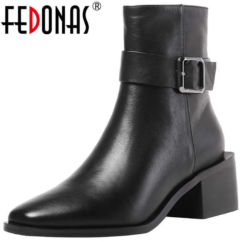 Botas de tornozelo de fivela de metal para mulheres quadradas dedo do pé de saltos grossos sapatos mulher inverno est partido básico mulheres 210528