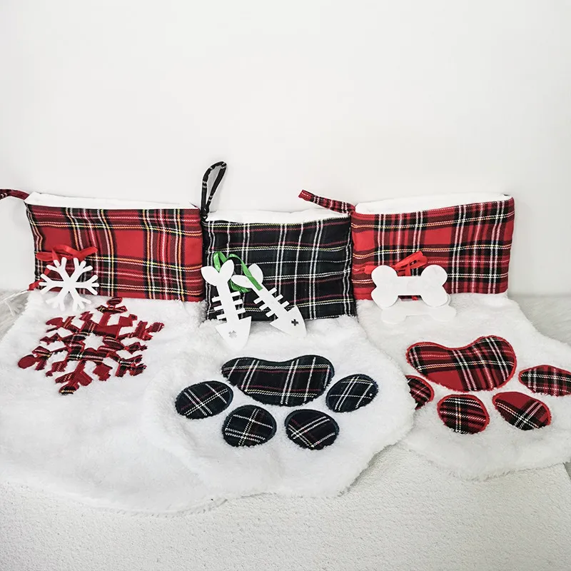Plaid Christmas Stocking Pet Dog Cat Paw Sock Snowflake Pine Dekoration Strumpor Eldstad Hängande Ornament Xmas Tree Garnering