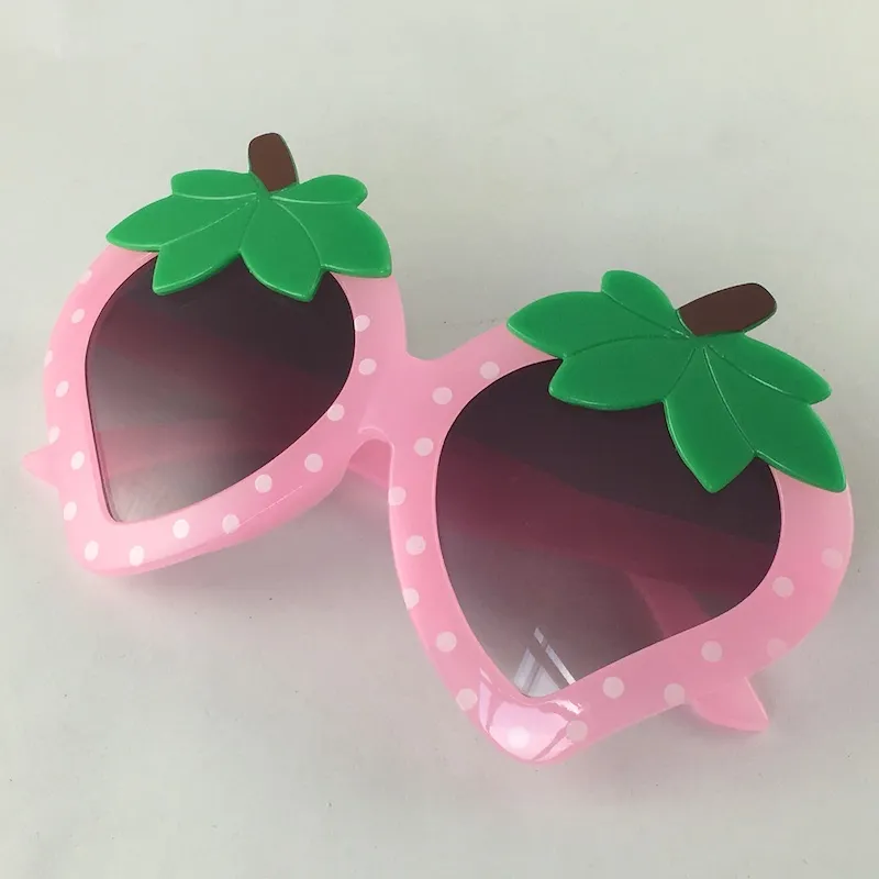 Lunettes de soleil de styliste en forme de fraise pour enfants, jolies lunettes de Protection UV400 pour garçons et filles, vente en gros