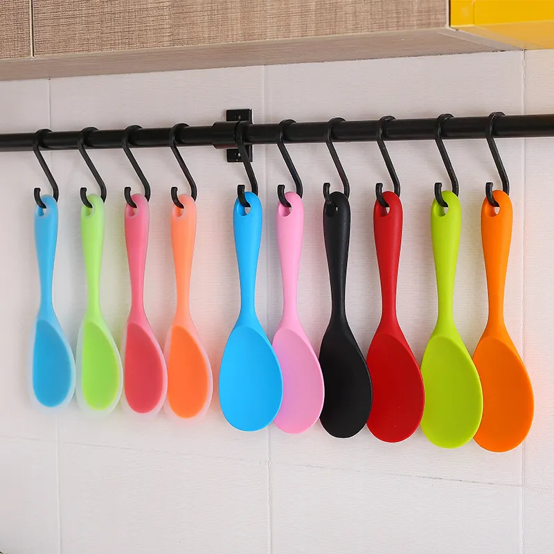 Cuillères de qualité alimentaire antiadhésives Accessoires de cuisine Outils de cuisson en silicone Cuillère à riz de couleur unie Résistant à la chaleur À long manche