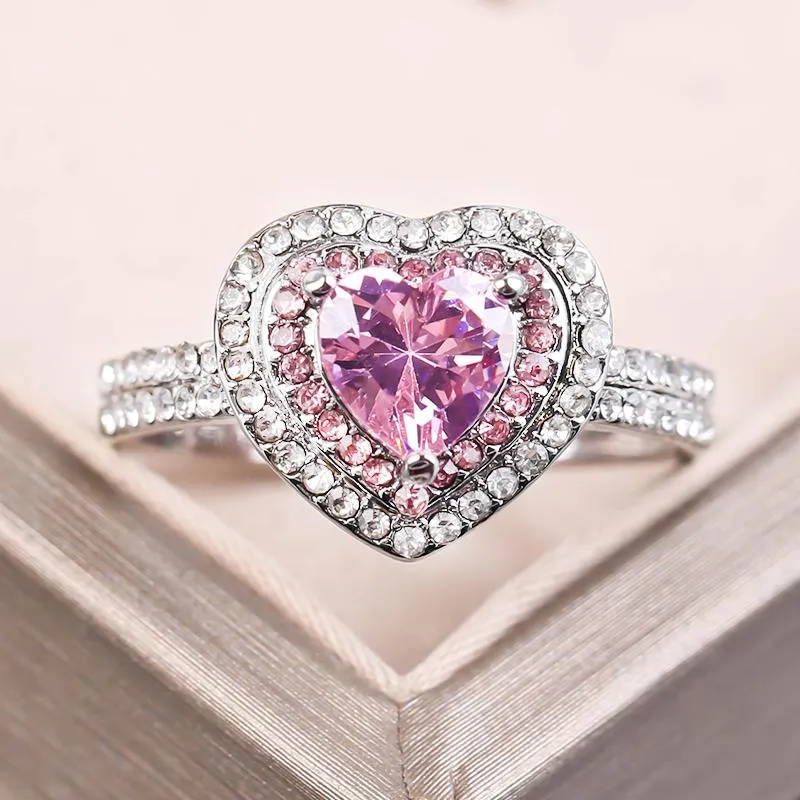 Klusterringar Fashion Big Light Pink Heart Crystal För Kvinnor Bröllop Förlovning Bridal Cubic Zircon Stone Ring Charm Smycken Gift