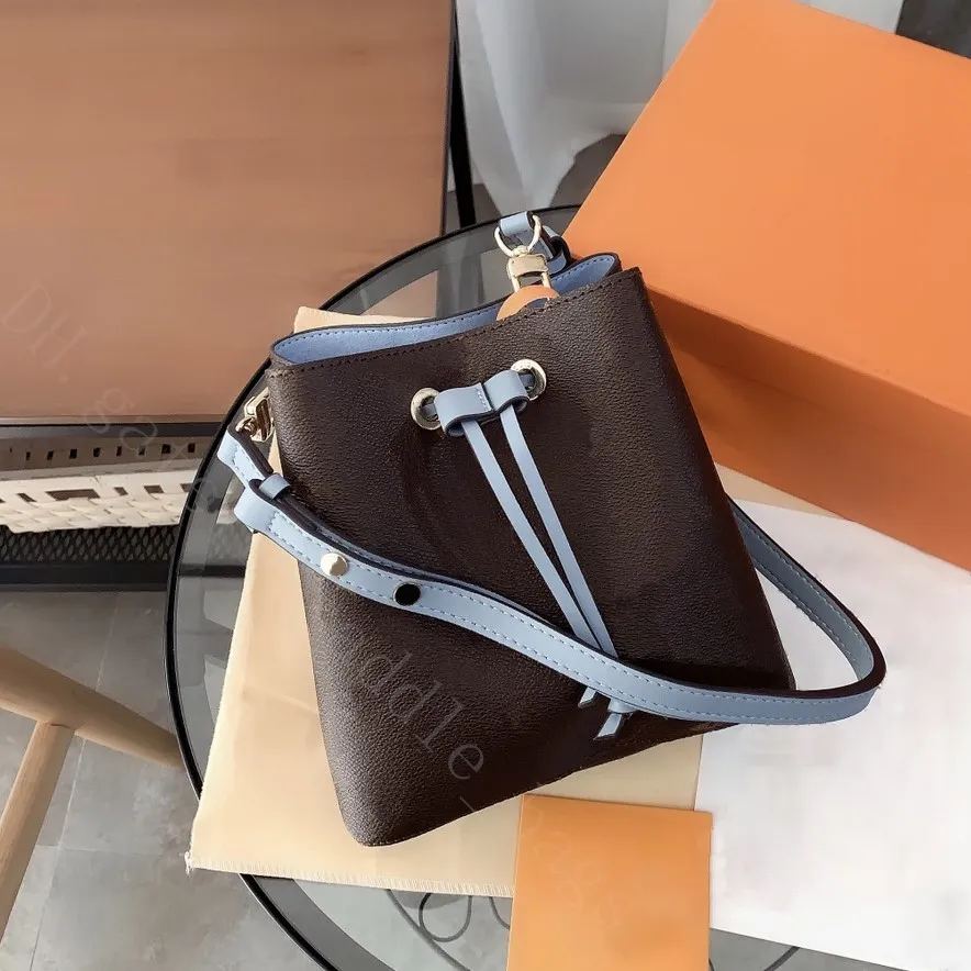 2021 luxury Famous Designer Women Fashion handbags Shoulder Bags Cross Body Clutch Bag Bucket Plain Leather String Interior Zipper Pocket Casual Drawstring