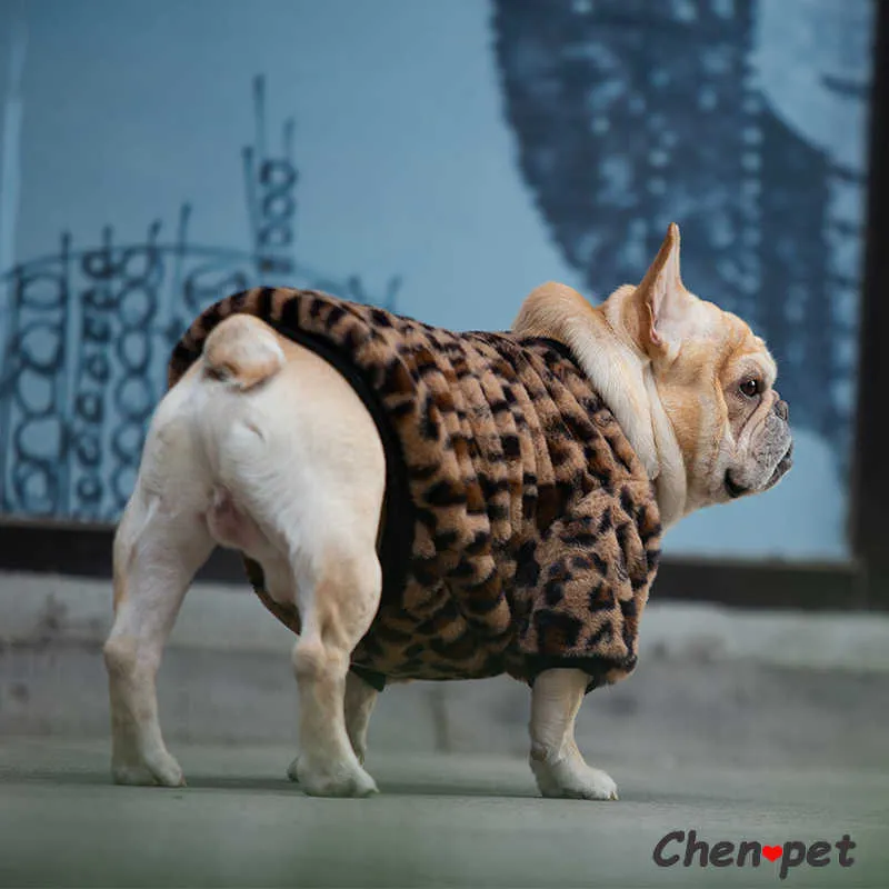 Moda de luxo roupas para cães pet para o inverno leopardo impressão francês bulldog casaco macio designer médio pele hoodies 210804185b