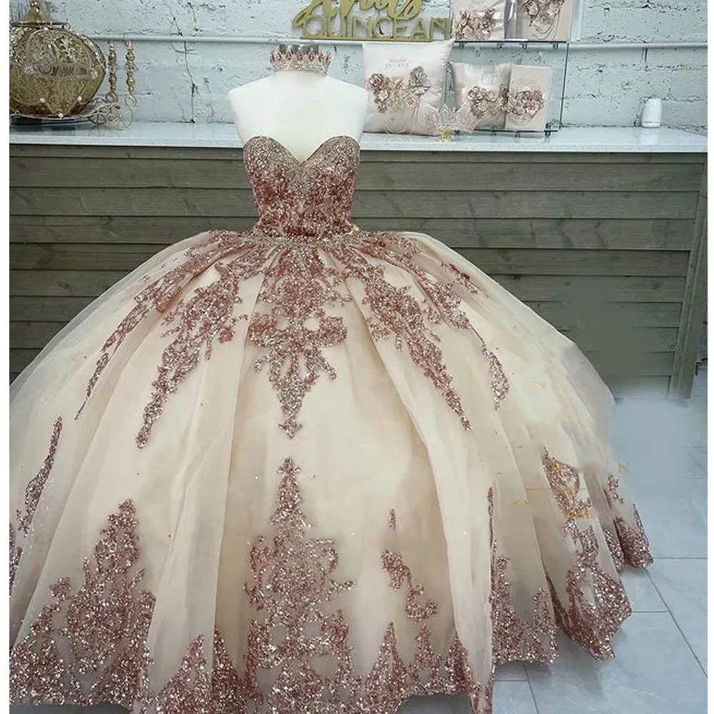 Appliques con paillettes in cristallo in oro rosa Abiti Quinceanera Abiti senza cuore perline da perline da ballo Sweet 16 Prom Party