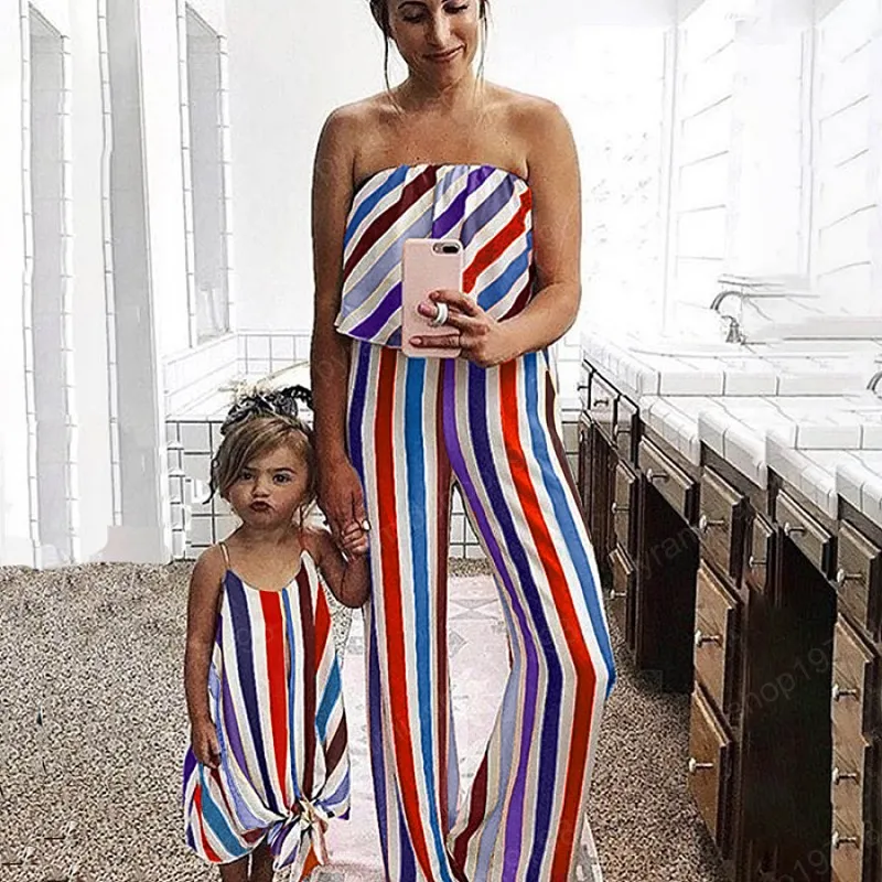 Verão doce moda jumpsuits família combinando roupas mãe miúdo sem mangas arco-íris listrado romper roupas