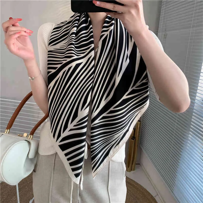 Koreansk Stripe Mångsidigt temperament Höst och vinter Silk Scarf 2021 Ny Twill Scarf Shawl Dual-Purpose Women's Decorative Scarf