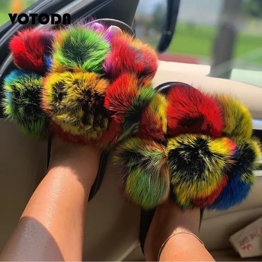 Pom Fur Slides Pantofole di pelliccia da donna Furry Pelliccia di volpe Flip Flop Ladies Cute Fluffy Ball Sandali piatti Real Raccoon Rainbow Shoes 210225