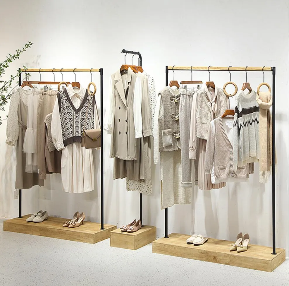 Showroom Apparel Display Racks Vintage Style Clothes Rack Store