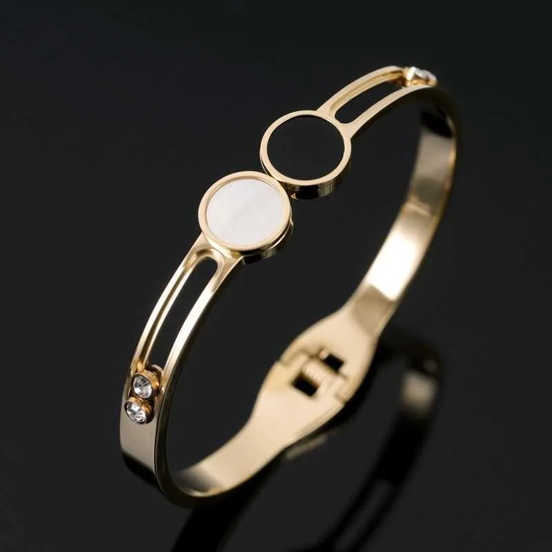 Lyxigt glidande rhinestone rostfritt stål Kvinnors armband Svart / vit Shell Bangle för kvinnor Män Bröllop Armband Smycken Gift Q0717
