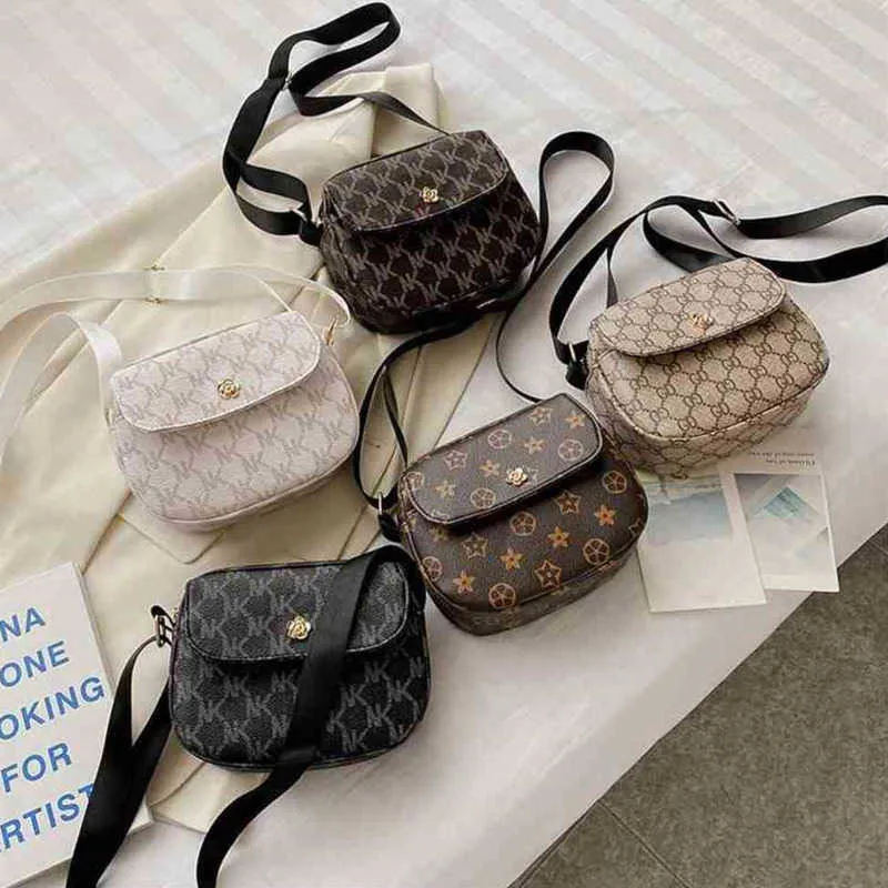 子供のためのミニ財布ファッショントートバッグ子供の子供たちの女の子ハンドバッグハンドバッグシンプルなワンショルダーメッセンジャーバッグデザイナー小さな正方形