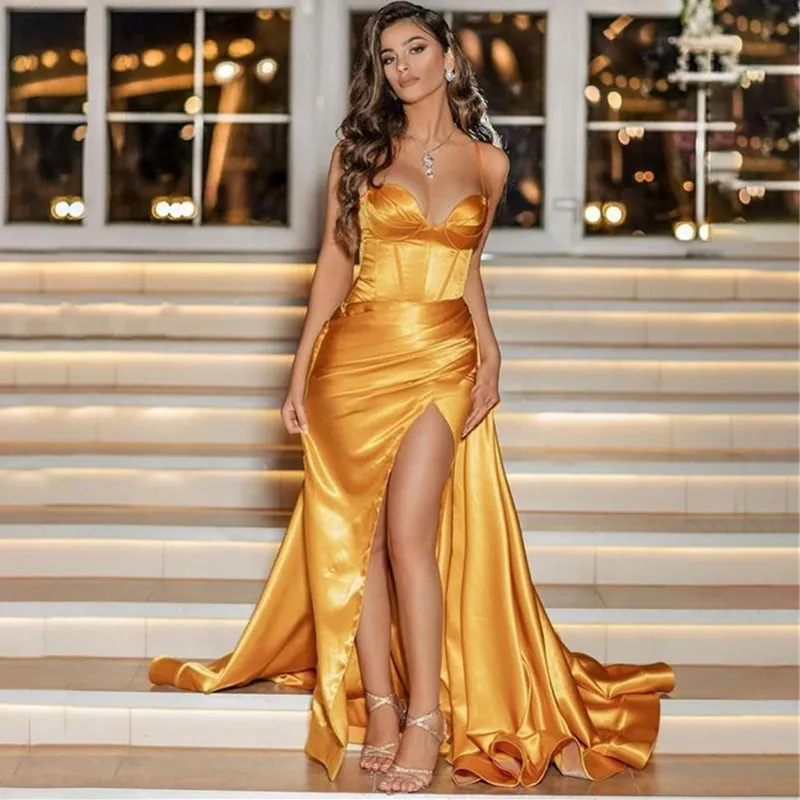 2021 Gold Sweetheart Prom Dresses Satijn Lange Avondjurk Sexy High Split Dubai Party Dress Formele jurken Abendkleider