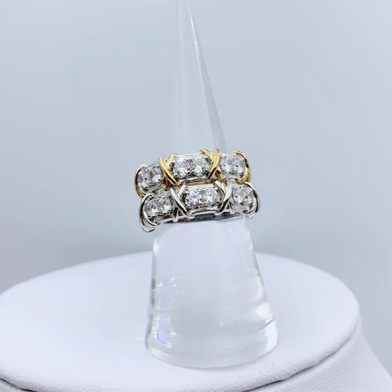 Pierścienie klastra Wysokiej jakości 11 S925 Sterling Silver Love Szesnaście kamiennych przecinających się pierścień logo damskie romantyczne biżuterię prezent 2222s