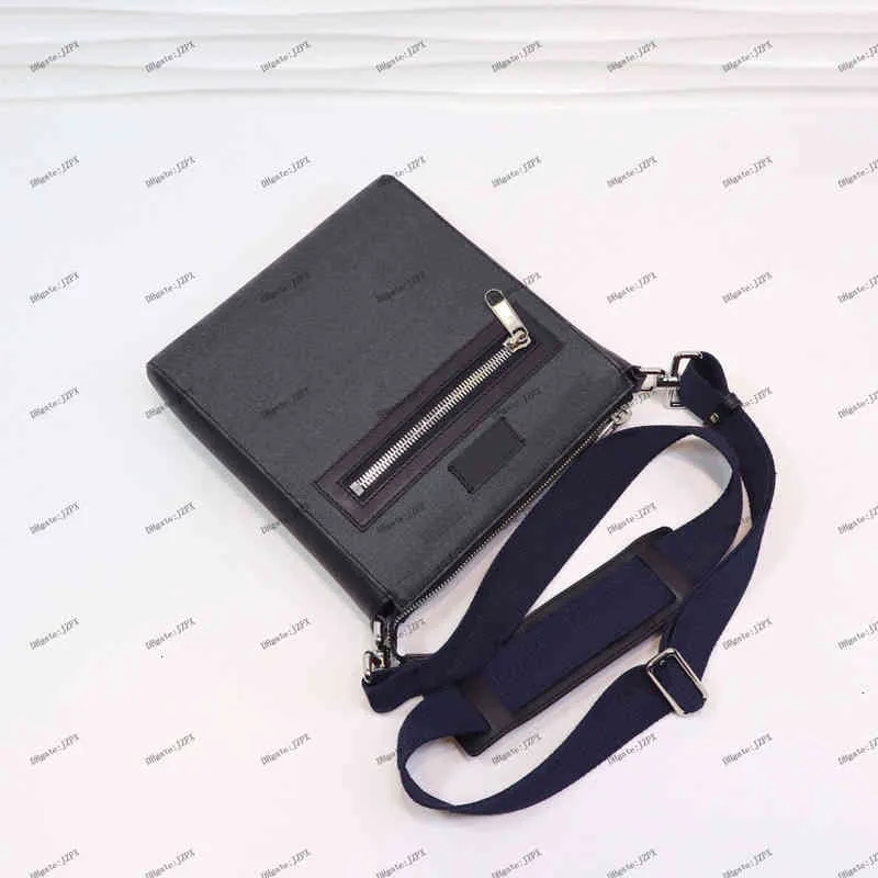 Classic men's one shoulder bag cross bag small messenger bag luxury designer bag, size: 21 * 23.5 * 4.5cm, 
