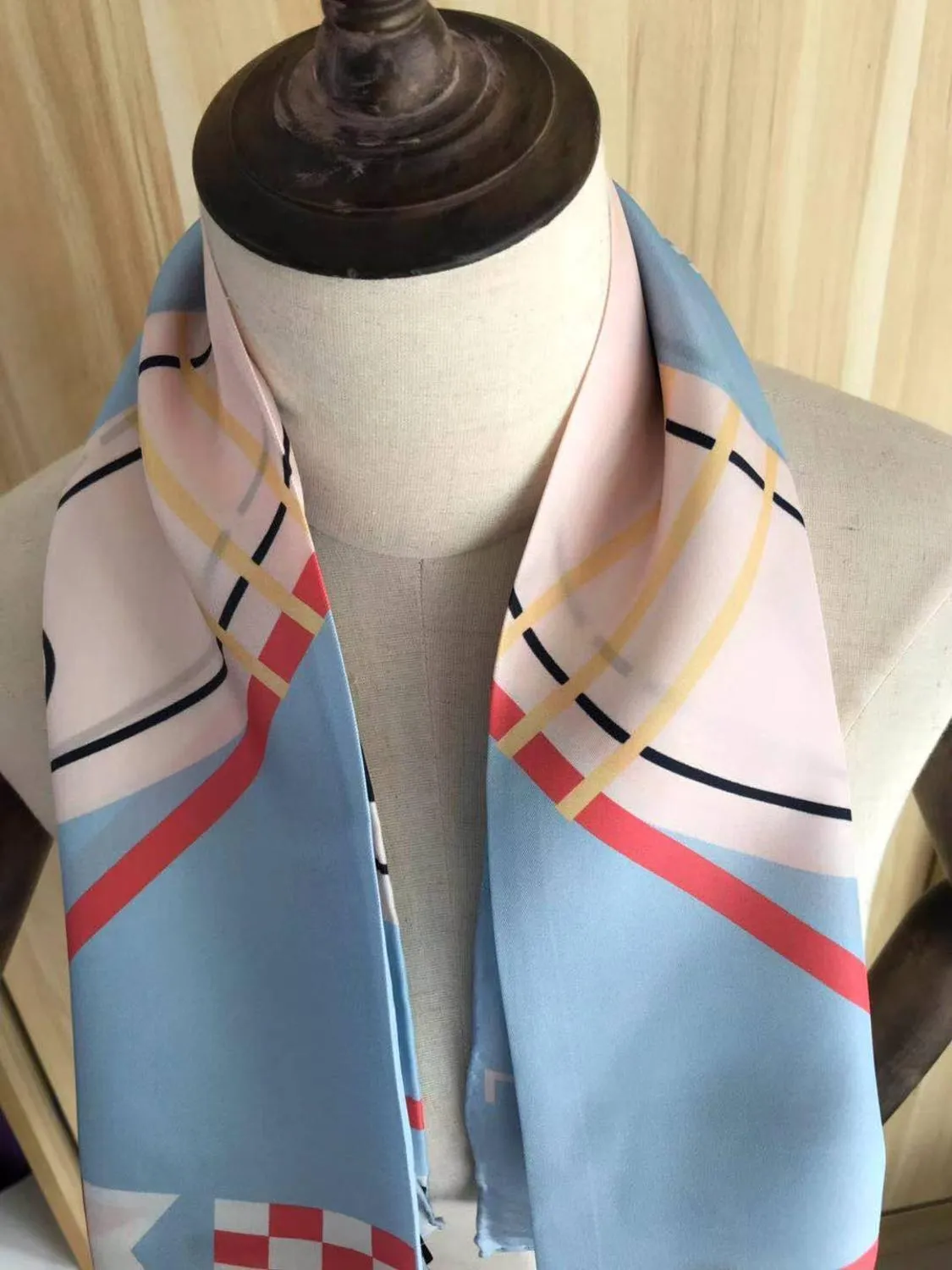 2020 arrival spring autumn classic chain 100% pure silk scarf twill hand made roll 90*90 cm shawl wrap for women lady gift