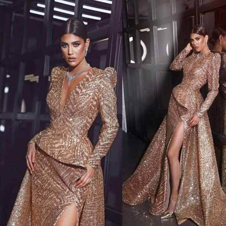 Modest Rose Gold Evening Dresses Side Slit Peplum Deep V Neck Sparkly Långärmade Sleeves Overkirt Custom Made Prom Celebrity Party Gown Vestidos