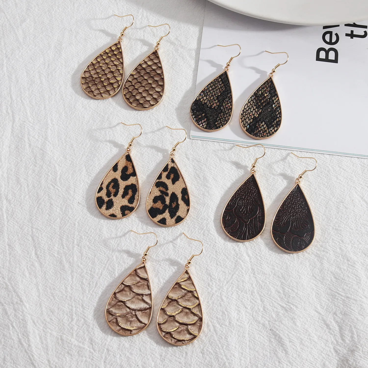 Teardrop inspiré Leopard Print Snakeskin PU Leather Charms Boucles d'oreilles Géométrique Femmes Bijoux