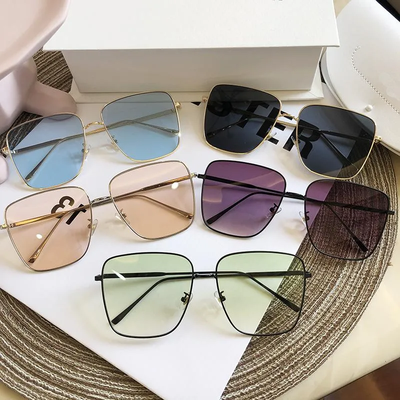 Oversized Square Sunglasses with Gradient Green Resin Lenses  display picture 3