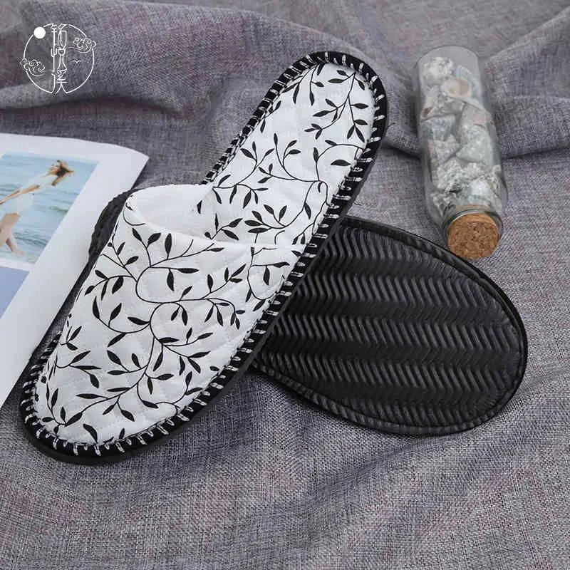 Disposable Slippers Hotel slippers non - black and white pressed cloth travel roomshos pitality wholesale