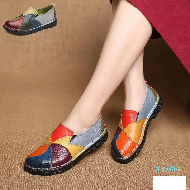 Zapatos de vestir otoño 2021 estilo étnico de gran tamaño de cuero para mujeres color a juego para el tacón plano suave soleado